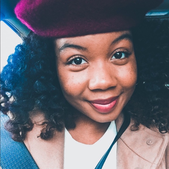 Meet your Posher, Alyssa - Picture 6 of 6